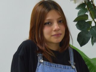 cam girl masturbating with vibrator NikoleHornet