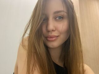 camgirl playing with sextoy RedEdvi