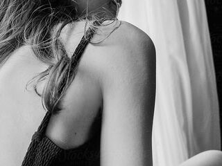 beautiful webcam girl RemaRoy