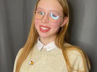 camslut topless RomanaGuethle