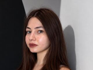 naked webcamgirl RoselynSvatek