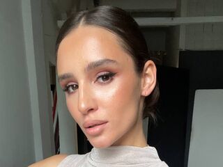 naughty cam girl fingering shaved pussy ShawnNoor