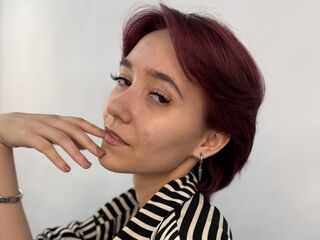 beautiful webcamgirl SherylDewaters