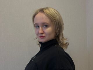 sexy webcamgirl SuzannKernes