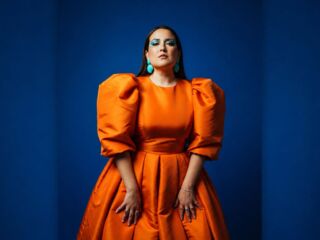 naked cam girl masturbating with sextoy VivianaGrays