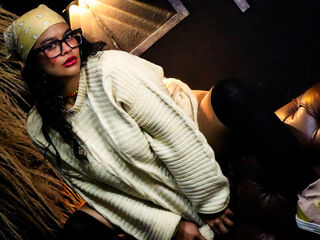 naked girl with webcam fingering pussy ZiaNoir